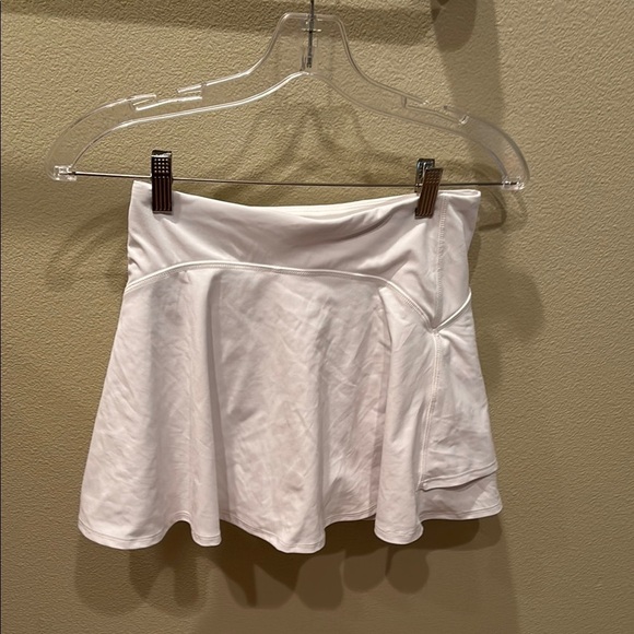 Old Navy woman's white skort - Picture 2 of 9
